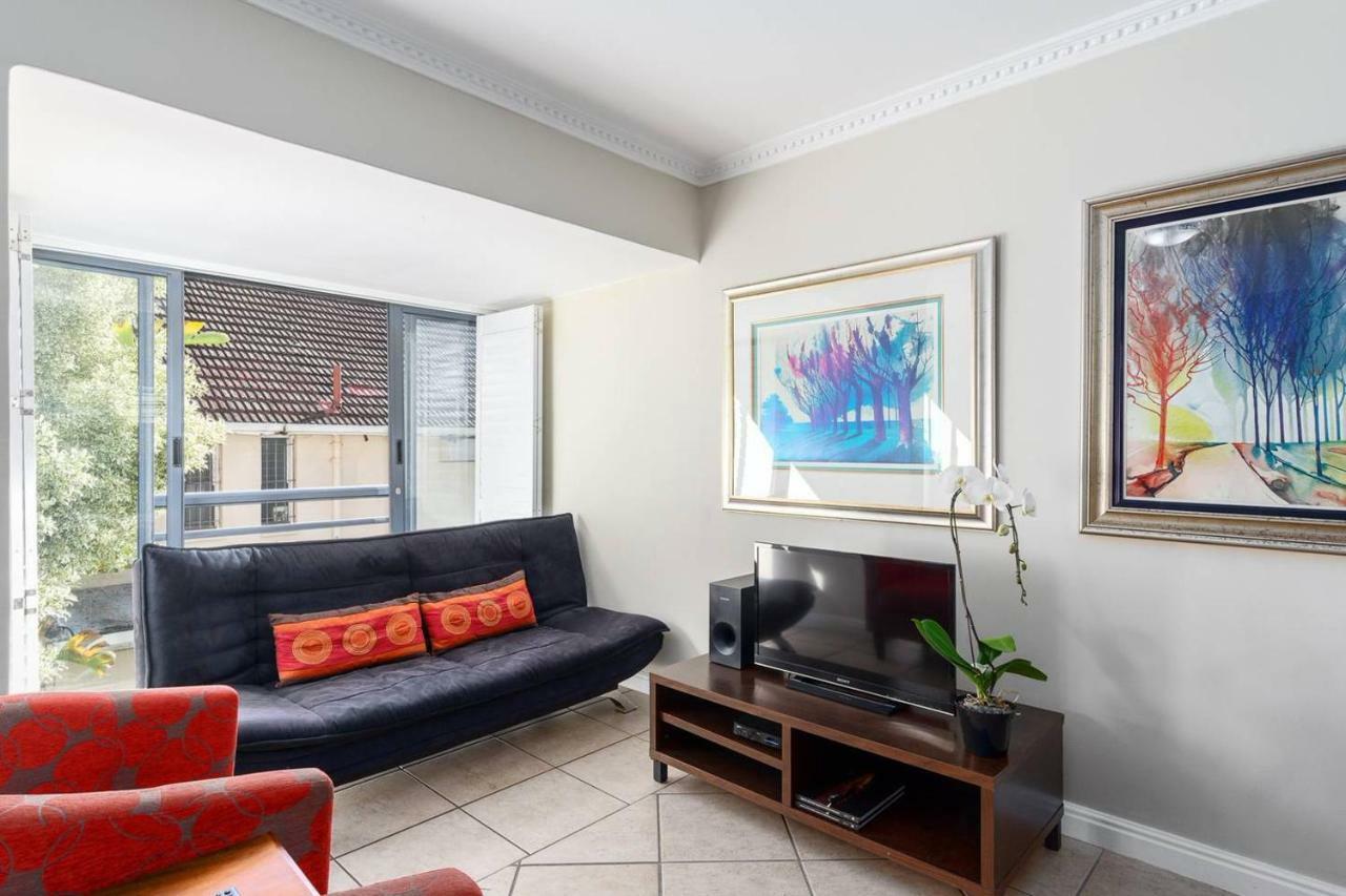 Planet Africa 2f Apartment
