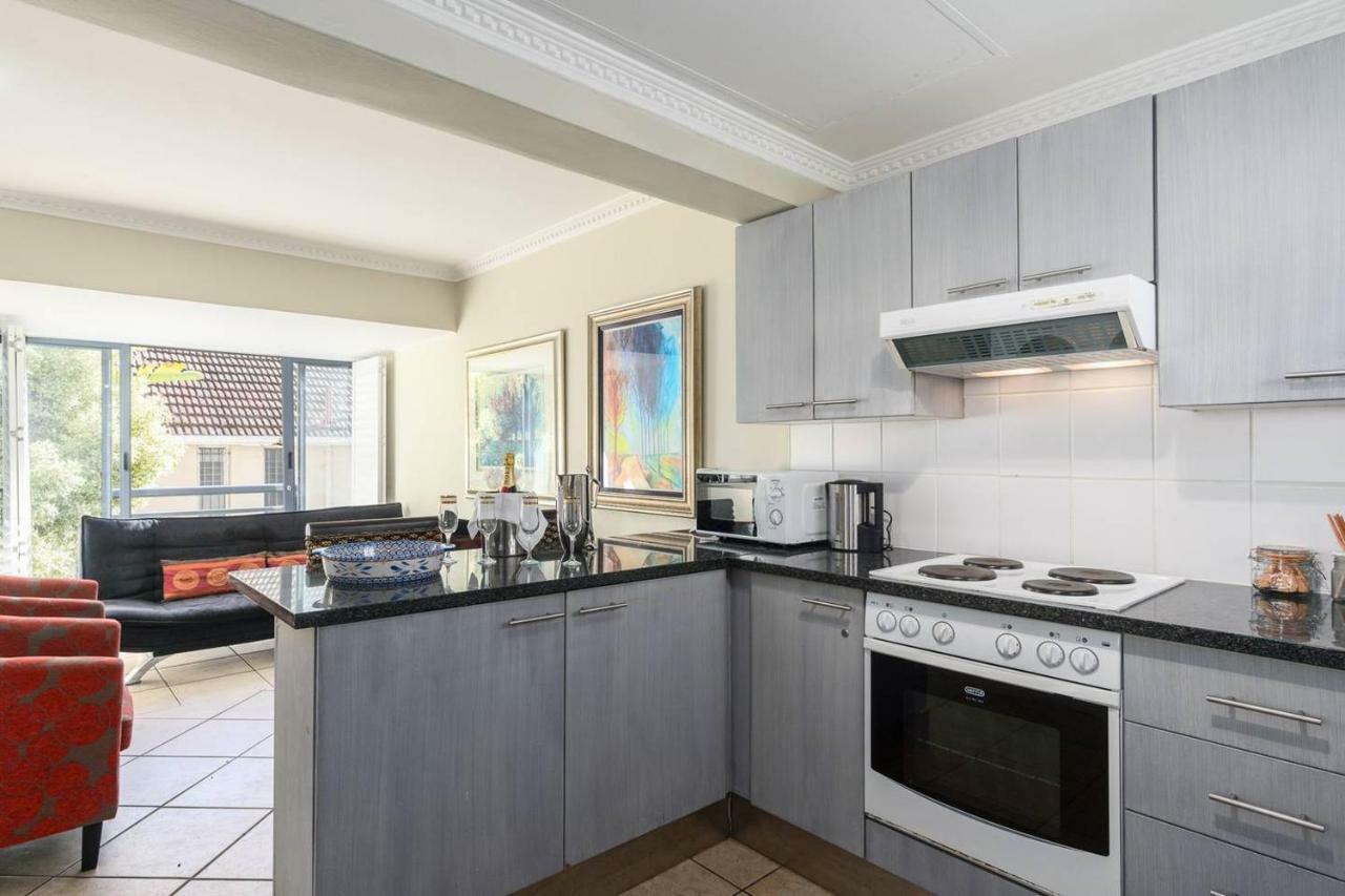 Planet Africa 2f Apartment Cape Town
