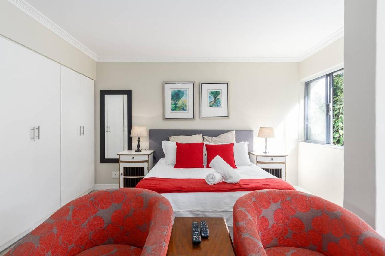 Planet Africa 2f Apartment Cape Town